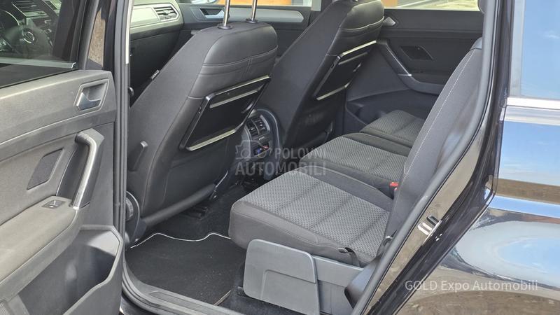 Volkswagen Touran 1.6 HIGHLINE 7SED