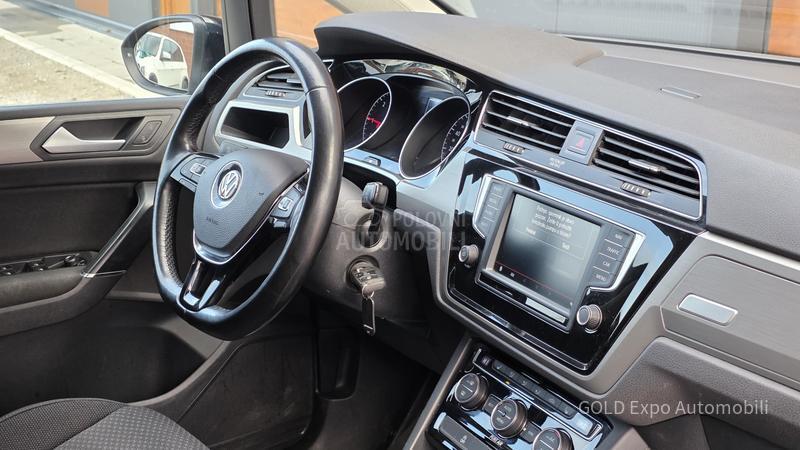 Volkswagen Touran 1.6 HIGHLINE 7SED