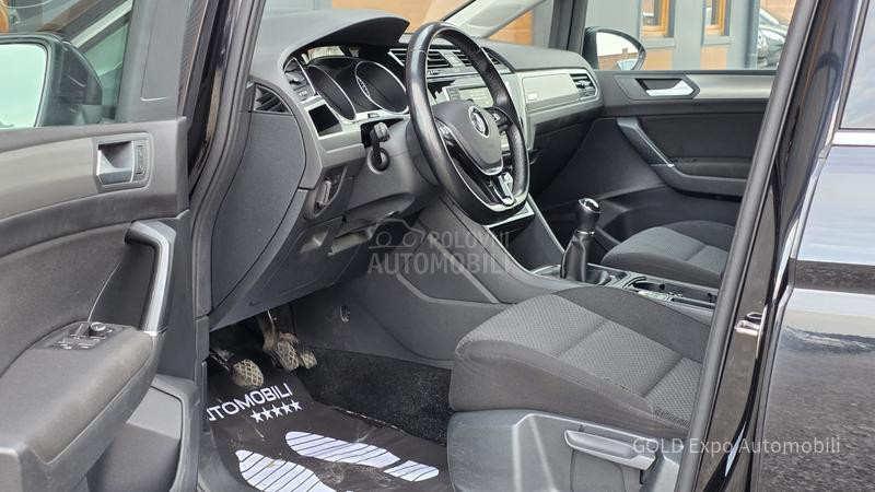 Volkswagen Touran 1.6 HIGHLINE 7SED