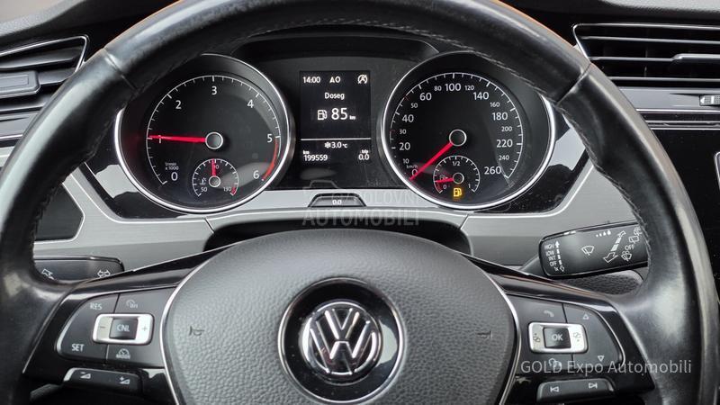 Volkswagen Touran 1.6 HIGHLINE 7SED