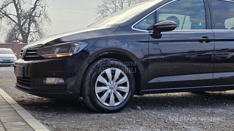 Volkswagen Touran 1.6 HIGHLINE 7SED