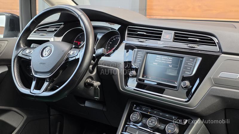 Volkswagen Touran 1.6 HIGHLINE 7SED