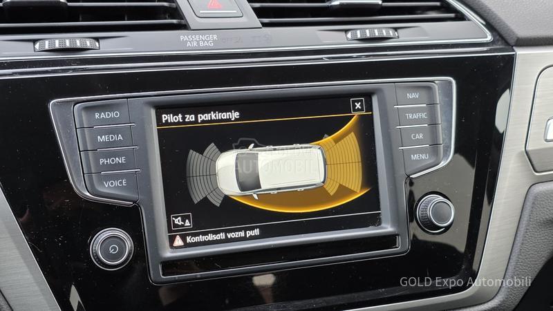 Volkswagen Touran 1.6 HIGHLINE 7SED