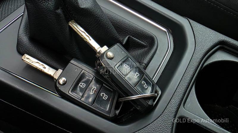 Volkswagen Touran 2.0 TDi 7SD HIGHLINE