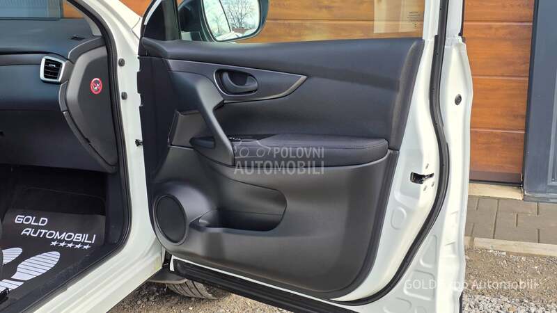 Nissan Qashqai 1.2 DIG-T 120K.M NOV