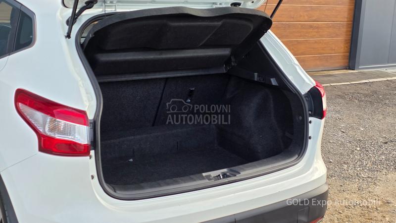 Nissan Qashqai 1.2 DIG-T 120K.M NOV