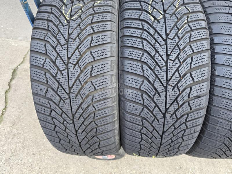 Kumho 225/45 R18 Zimska