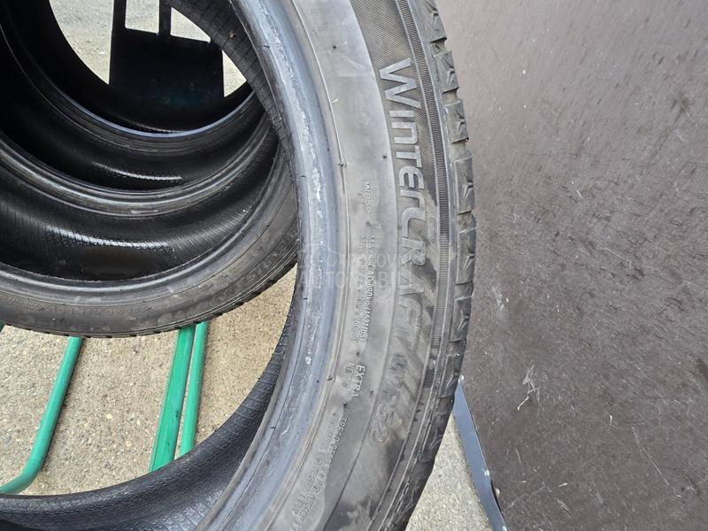 Kumho 225/45 R18 Zimska