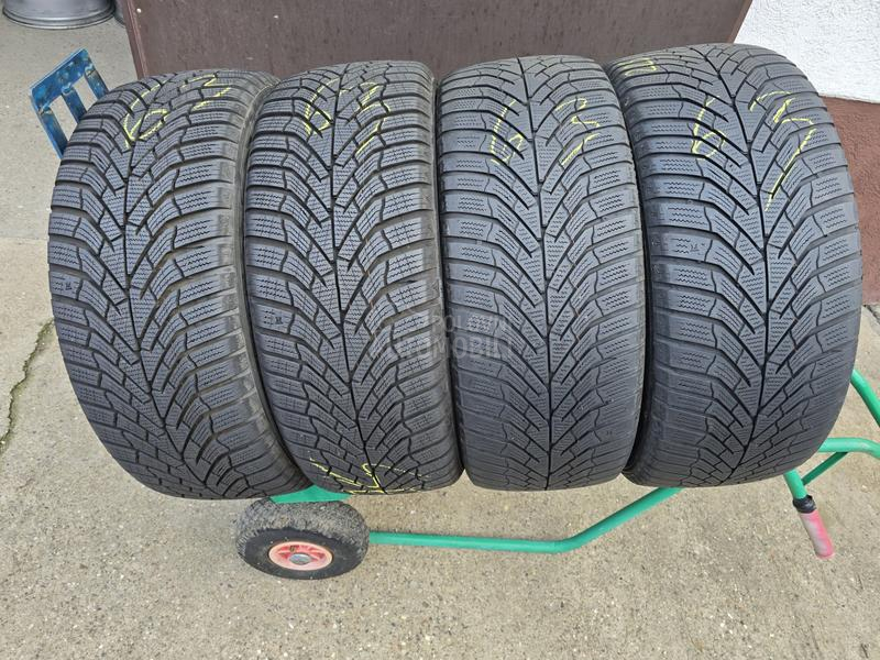Kumho 225/45 R18 Zimska