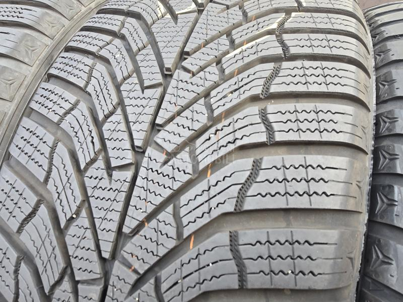 Kumho 225/45 R18 Zimska