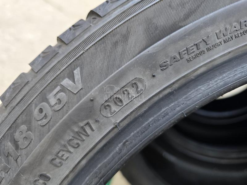 Kumho 225/45 R18 Zimska