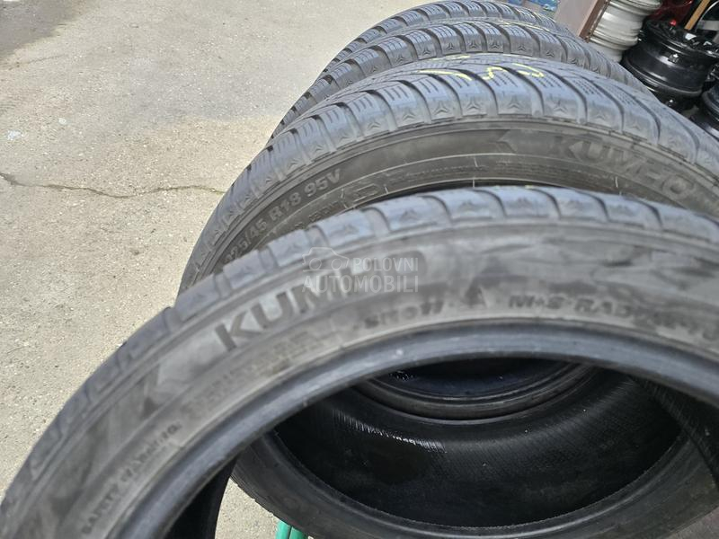 Kumho 225/45 R18 Zimska
