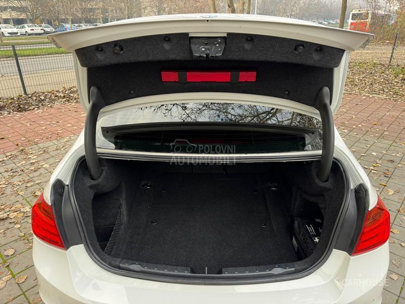 BMW 320 SPORT AUT LED NAV