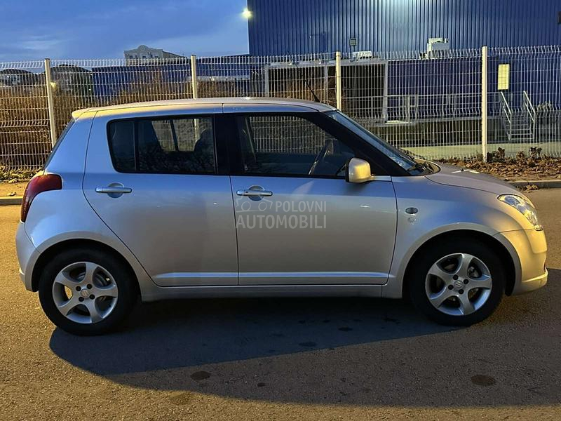 Suzuki Swift 