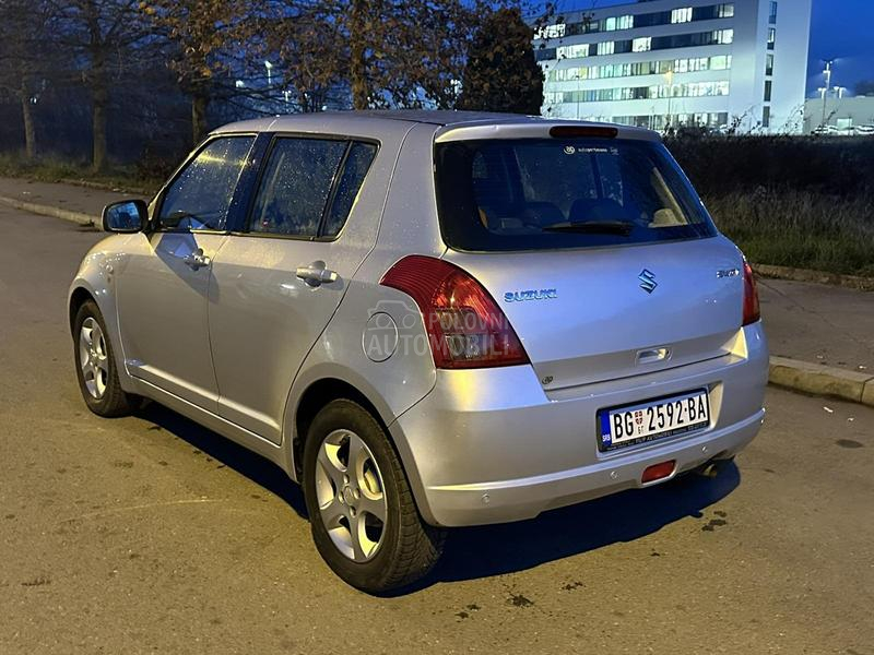 Suzuki Swift 