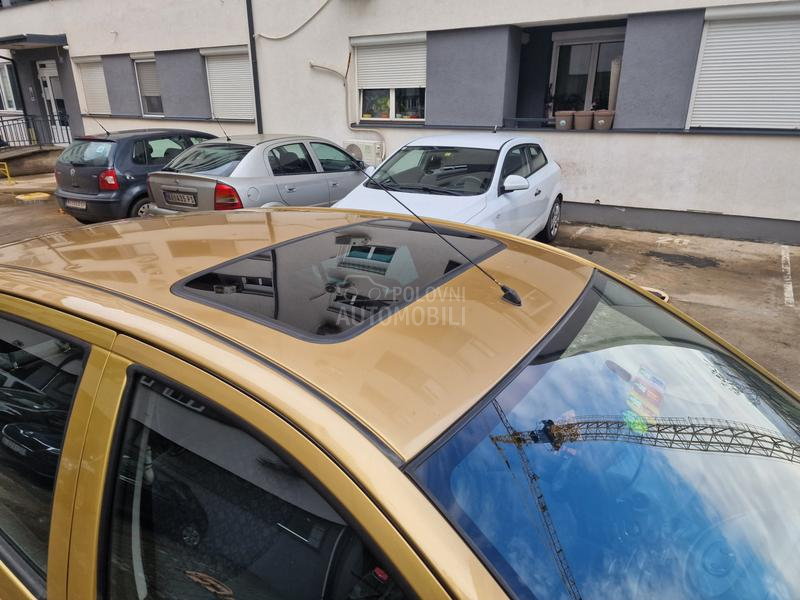 Toyota Yaris VREDI POGLEDATI