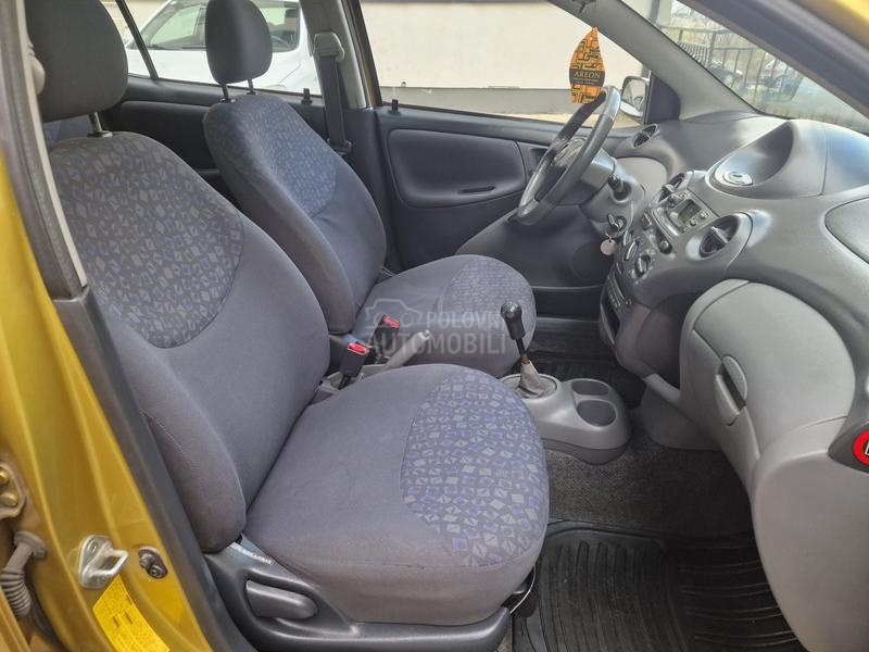 Toyota Yaris VREDI POGLEDATI