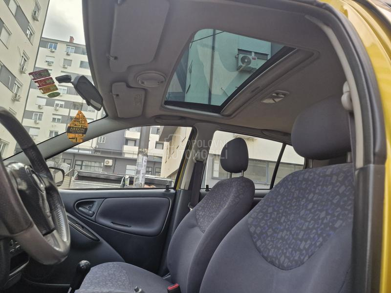 Toyota Yaris VREDI POGLEDATI