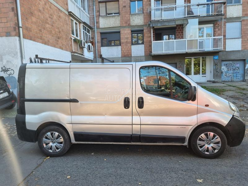 Opel Vivaro regg dobar