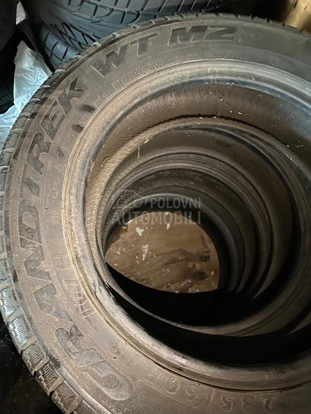 Dunlop 235/60 R18 Zimska