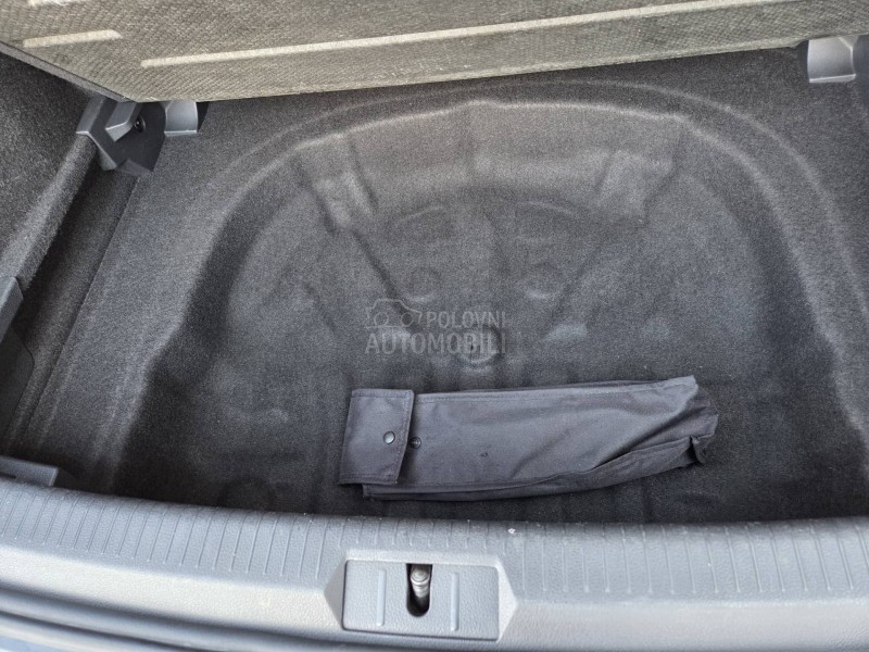 Volkswagen Golf 7 1. 2 tsi xenon led