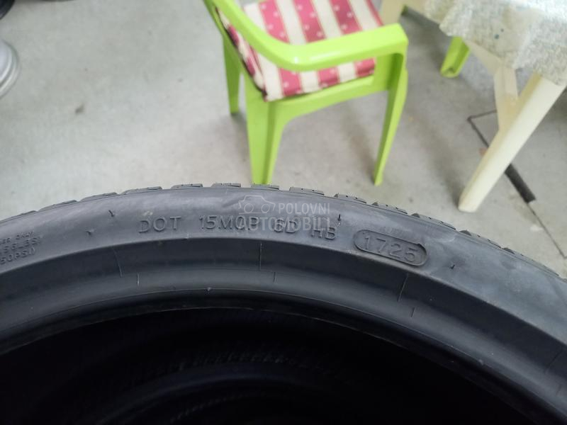Hankook 235/35 R19 Zimska