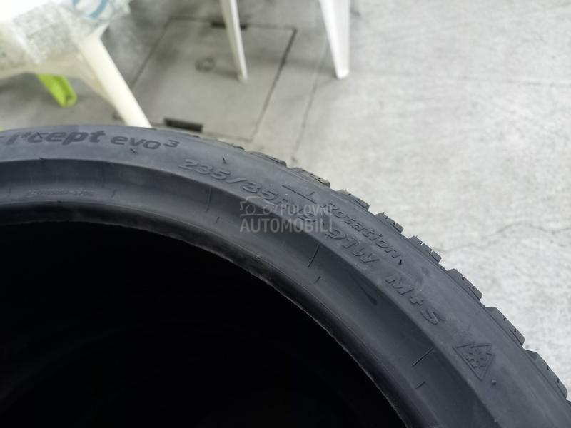 Hankook 235/35 R19 Zimska