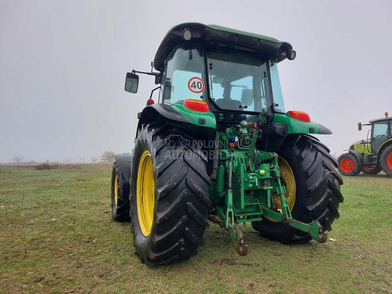 John Deere 5820