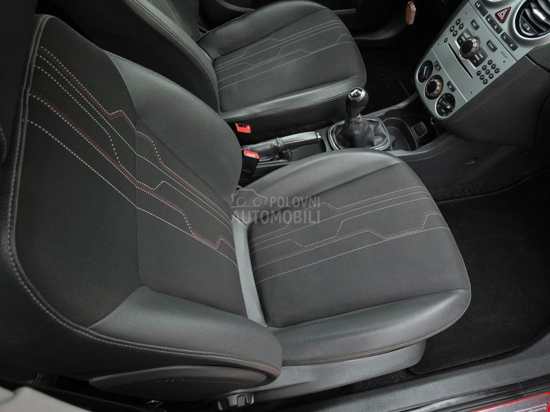 Opel Corsa D 1.4b   Adam 150