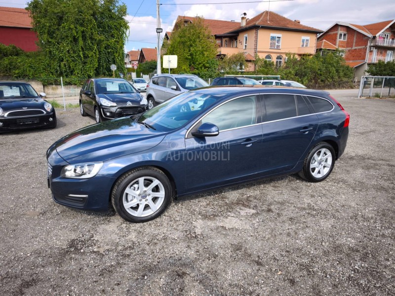 Volvo V60 D5 MOMENTUM