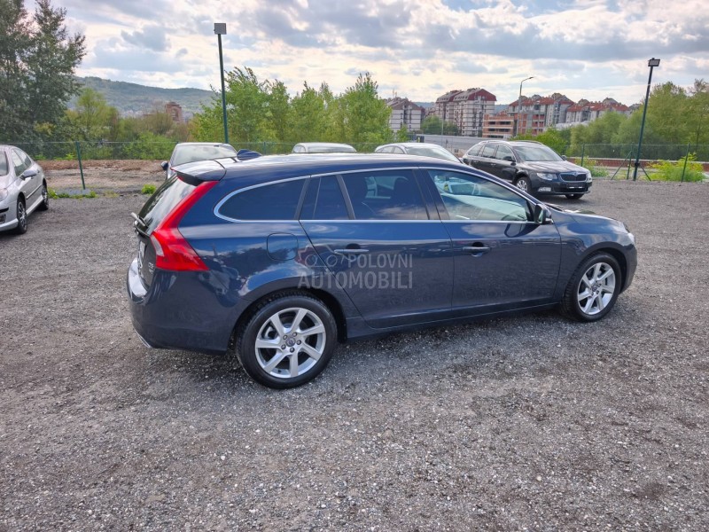 Volvo V60 D5 MOMENTUM