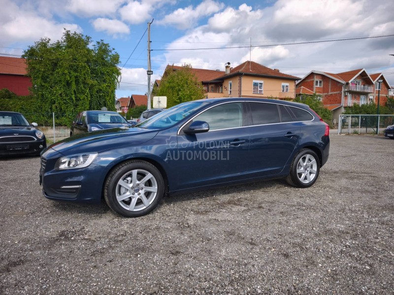 Volvo V60 D5 MOMENTUM