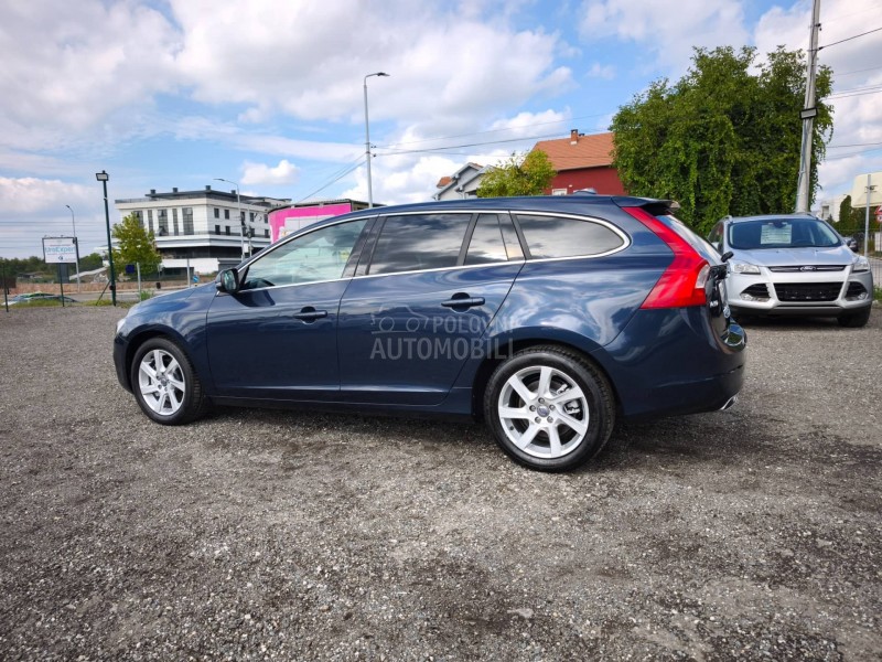 Volvo V60 D5 MOMENTUM
