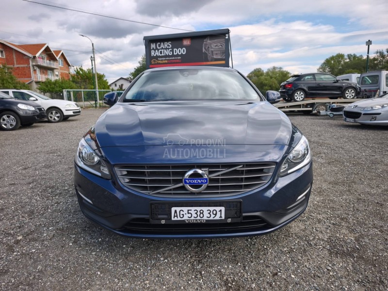 Volvo V60 D5 MOMENTUM
