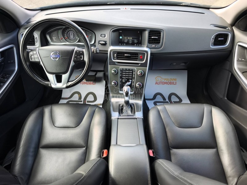 Volvo V60 D5 MOMENTUM