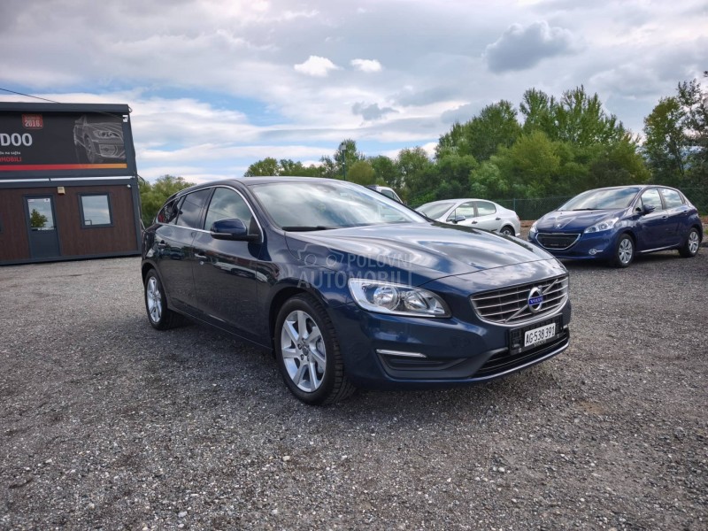 Volvo V60 D5 MOMENTUM