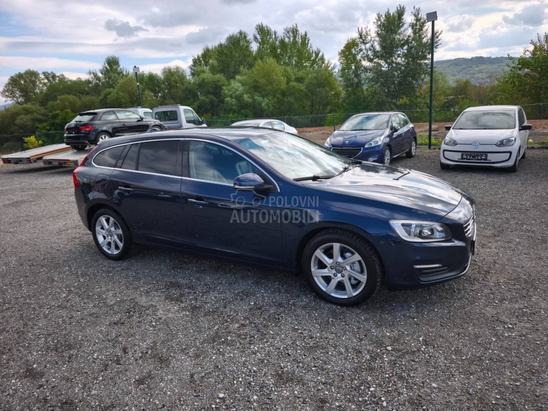 Volvo V60 D5 MOMENTUM