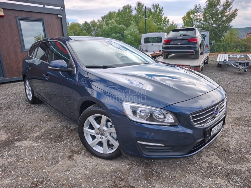 Volvo V60 D5 MOMENTUM