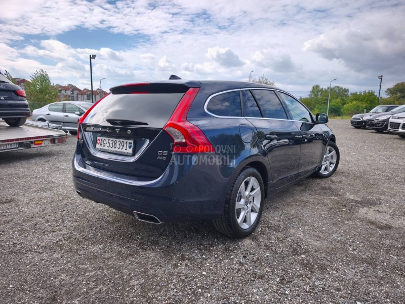 Volvo V60 D5 MOMENTUM