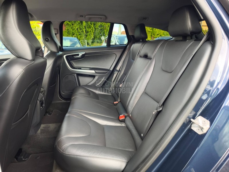 Volvo V60 D5 MOMENTUM