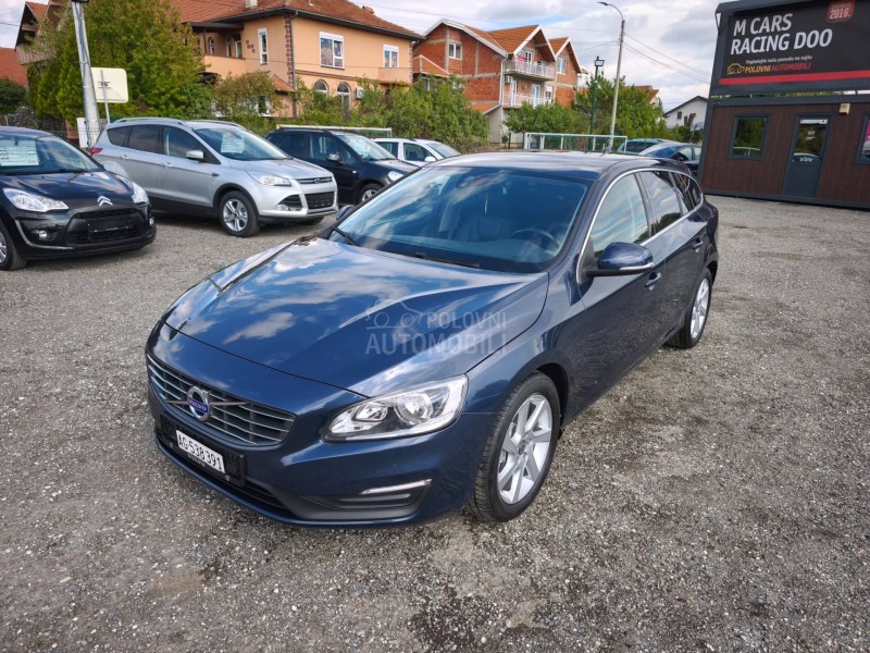 Volvo V60 D5 MOMENTUM