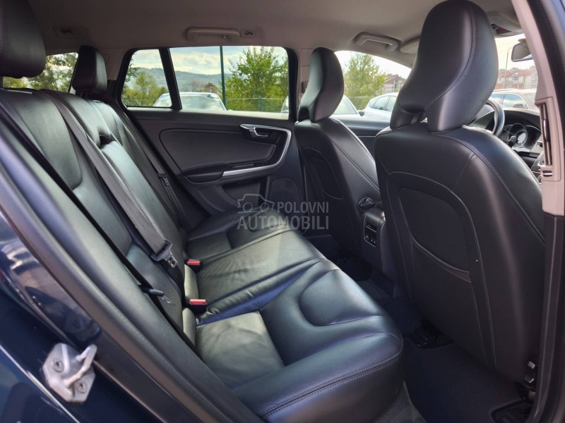 Volvo V60 D5 MOMENTUM