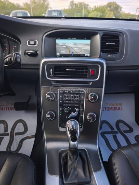 Volvo V60 D5 MOMENTUM