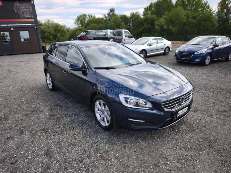 Volvo V60 D5 MOMENTUM