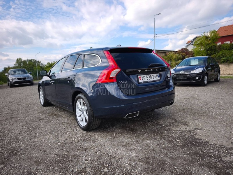 Volvo V60 D5 MOMENTUM