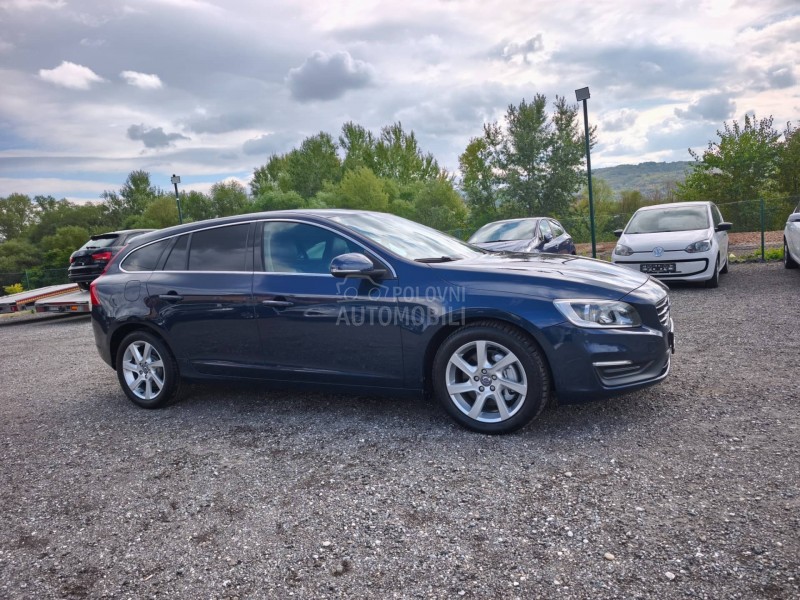 Volvo V60 D5 MOMENTUM