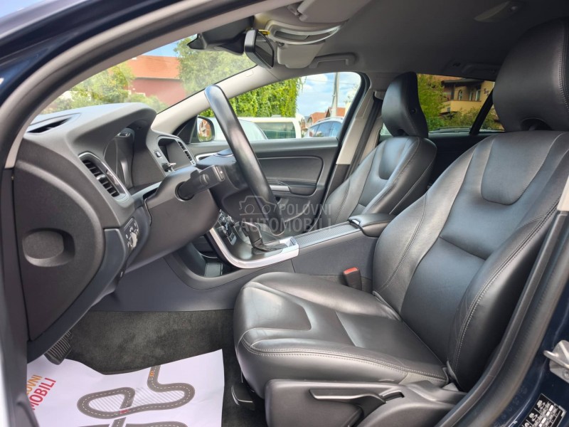 Volvo V60 D5 MOMENTUM