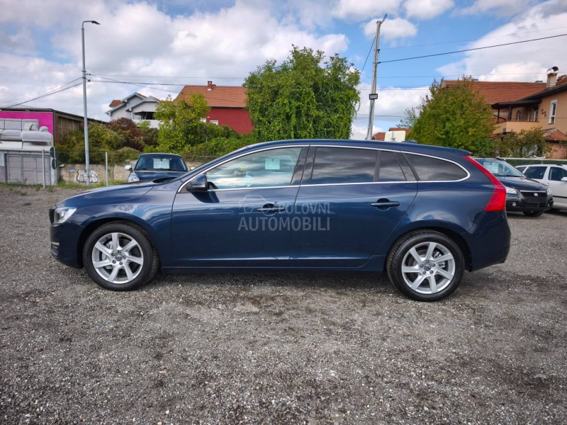 Volvo V60 D5 MOMENTUM