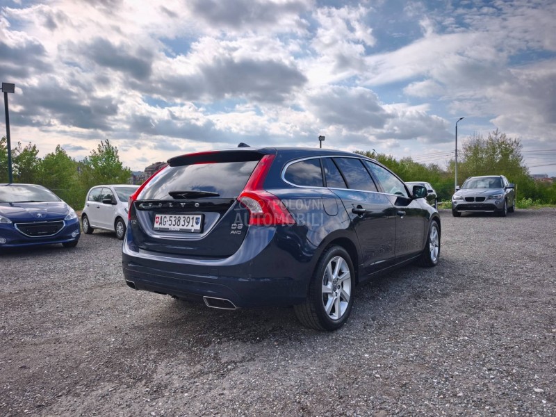 Volvo V60 D5 MOMENTUM
