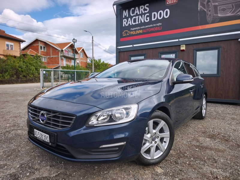 Volvo V60 D5 MOMENTUM